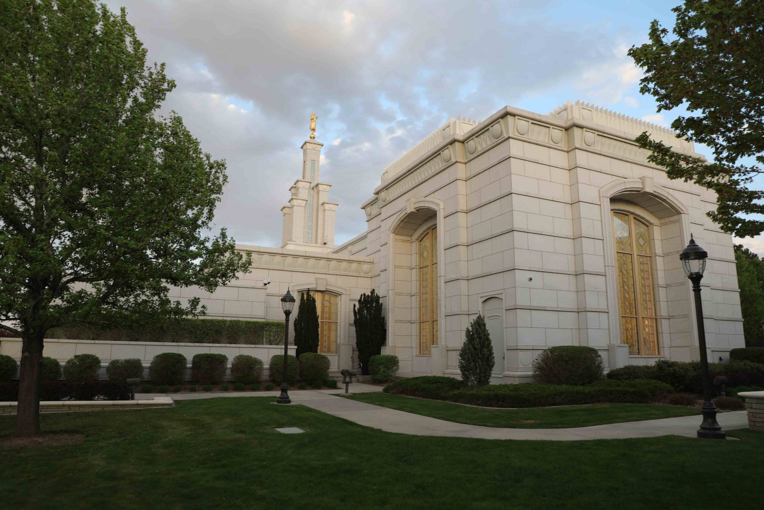LDS Temple News Presents the House of the Lord Columbia River Washington Temple