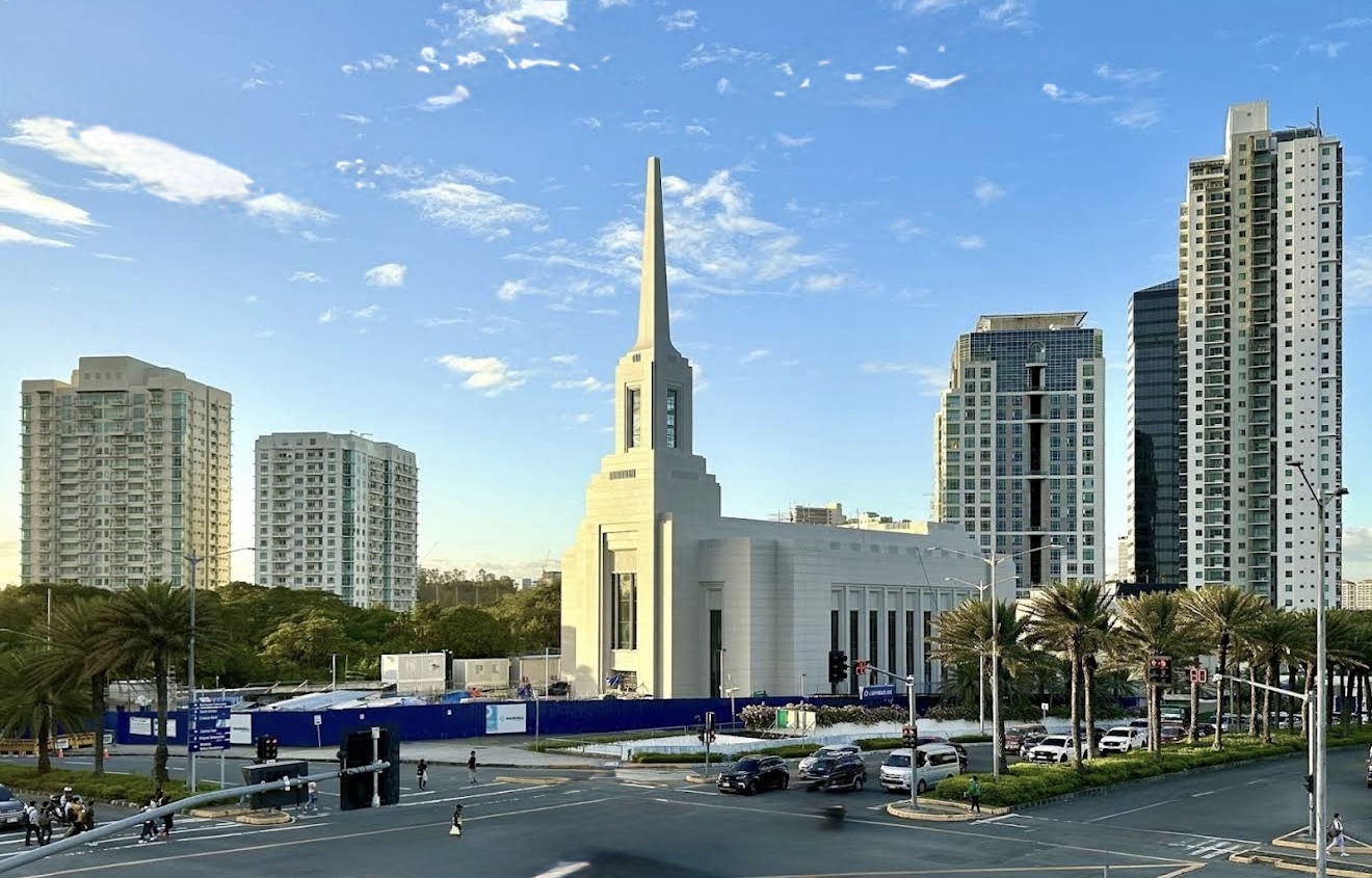 LDS Temple News Presents the Alabang Philippines Temple House of the Lord Holiness to the Lord