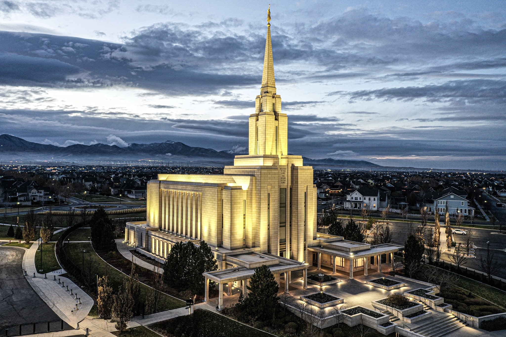 Visit the Oquirrh Mountain Utah Temple by LDS Temple News