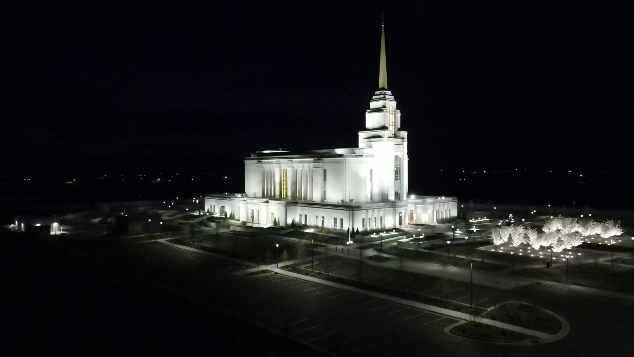 Photographic insights on Syracuse Utah Temple by LDS Temple News
